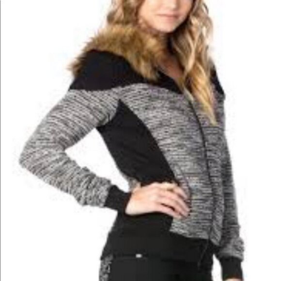 Miss Me Faux Fur Hoodie Sweater Jacket Size Medium - Picture 7 of 9
